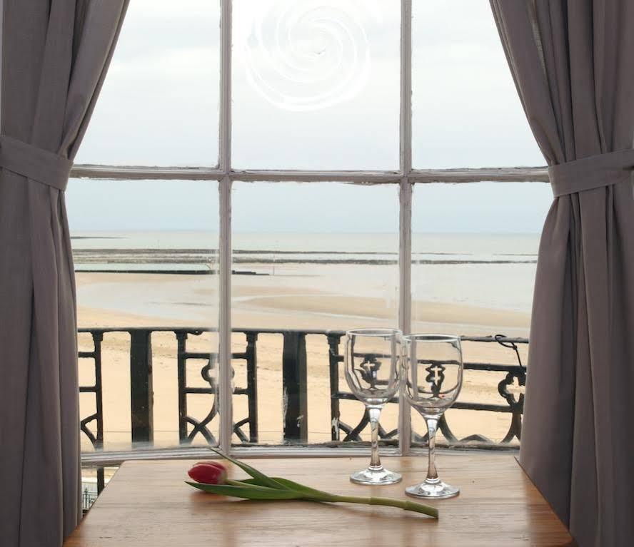 Beachview Guest House Accommodations Margate Exterior photo